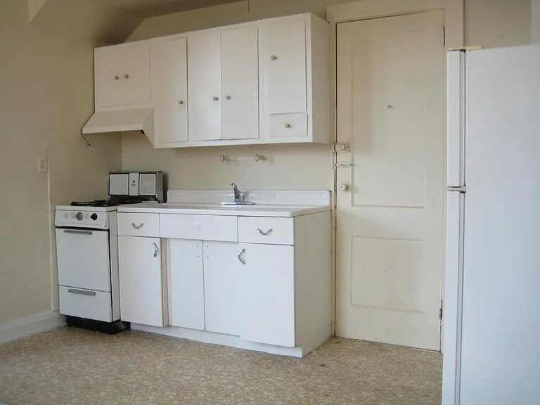 2722 Vine St #11 — Photo 4