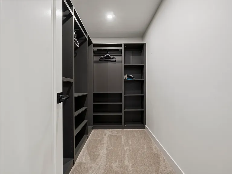 711 Medinah Dr — Photo 36