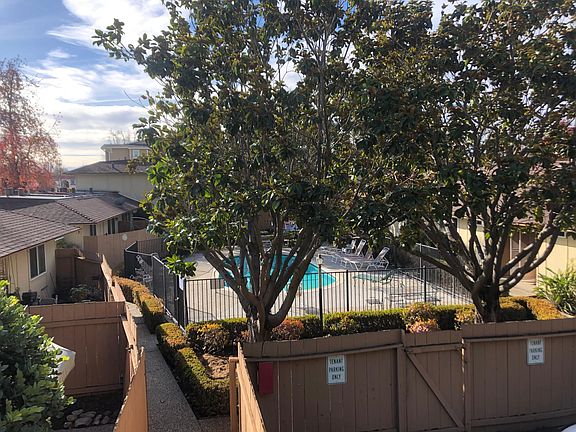 4th image of 225 Lometa Ave #15