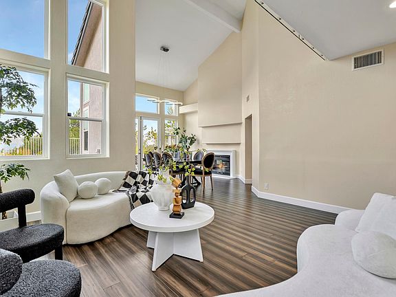 5th image of 3171 Diamond View St