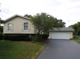 800 W Vista Dr, Algonquin, IL 60102