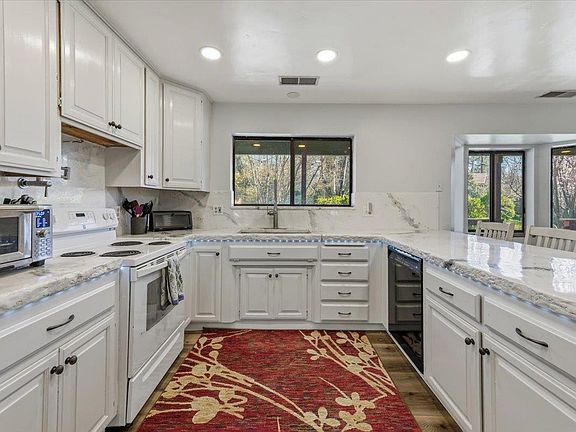 5th image of 26156 Sweetland Rd