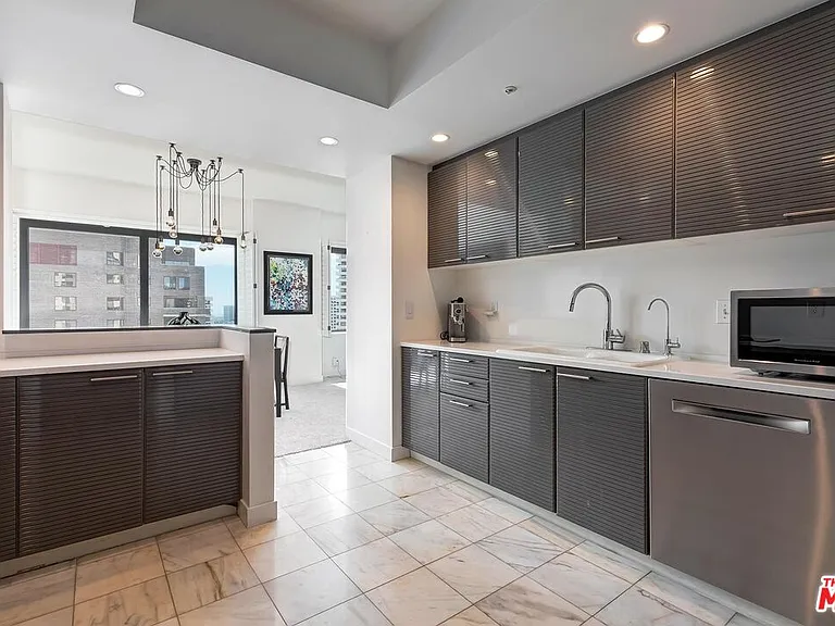 10520 Wilshire Blvd #1207 — Photo 19