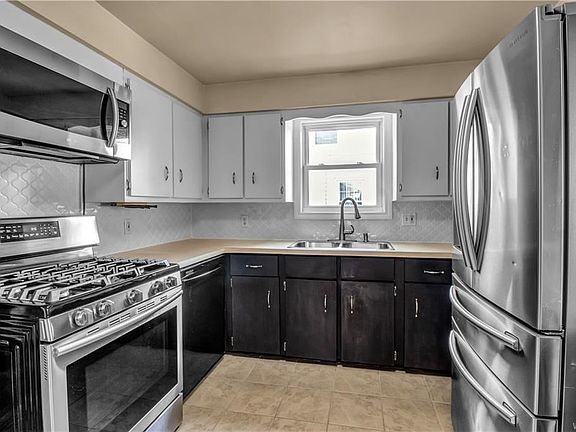 3rd image of 251 Southwood Dr