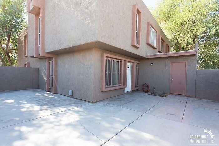 1st image of 5222 W Lynwood St
