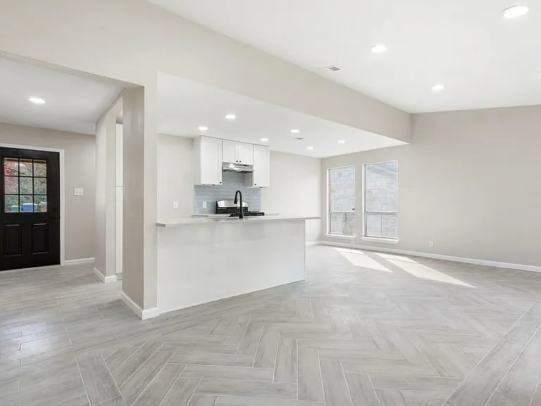 9604 Crown Ridge Dr — Photo 5