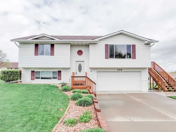 108 Anna St, Yankton, SD 57078