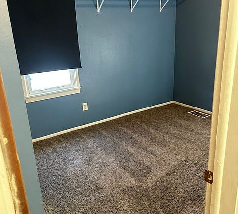 5th image of 810 Drury Ln