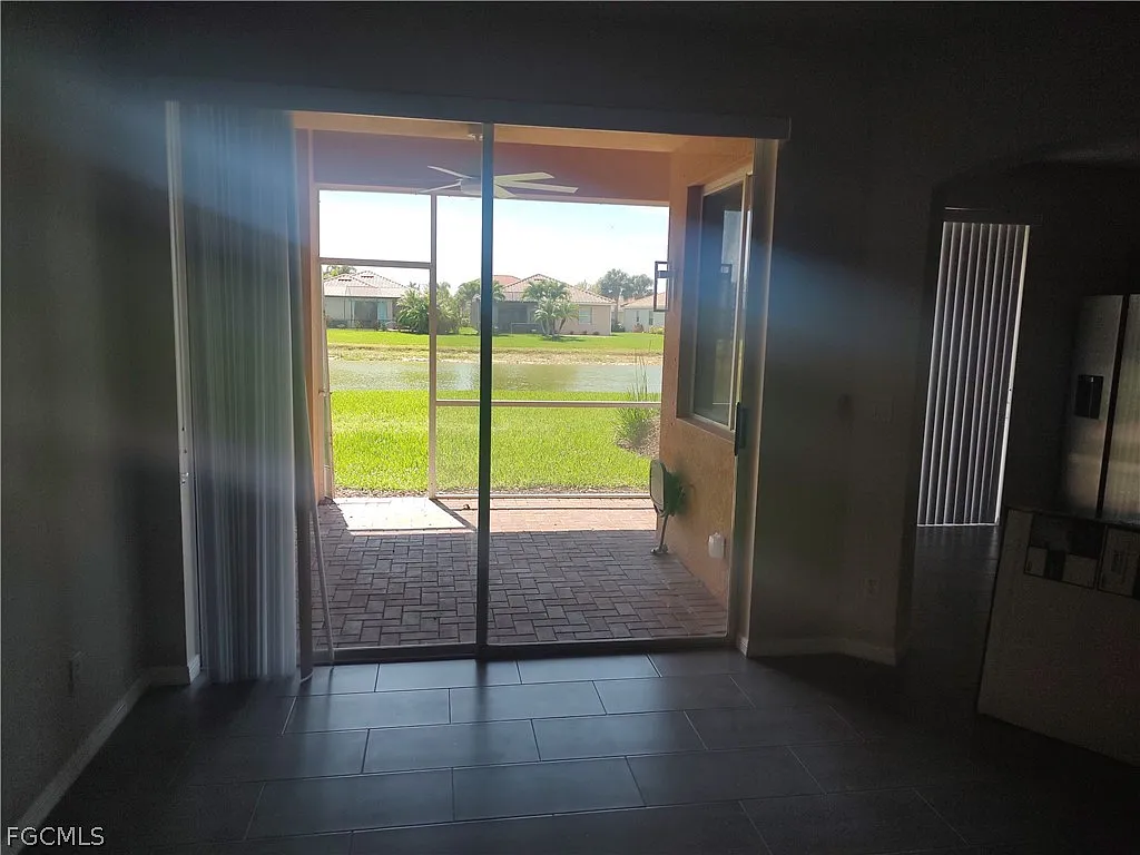 3 bed, 2.5 bath, 1744 sqft, $1,875 — Photo 4