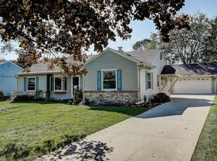 207 E Whitefish Rd, Port Washington, WI 53074