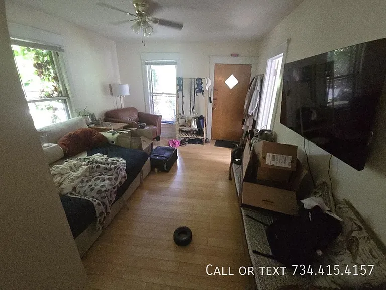 110 E Summit St — Photo 5