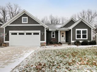 2602 Stockwood Dr NE, Grand Rapids, MI 49505