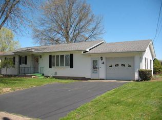 10 Reese Pkwy, Fredonia, NY 14063