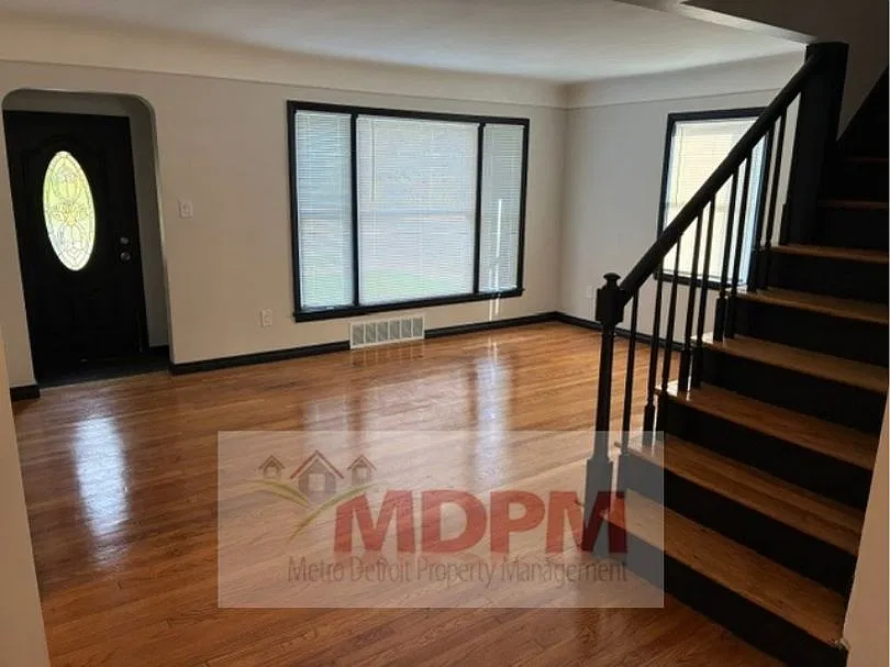 3 bed, 1318 sqft, $1,800 — Photo 2