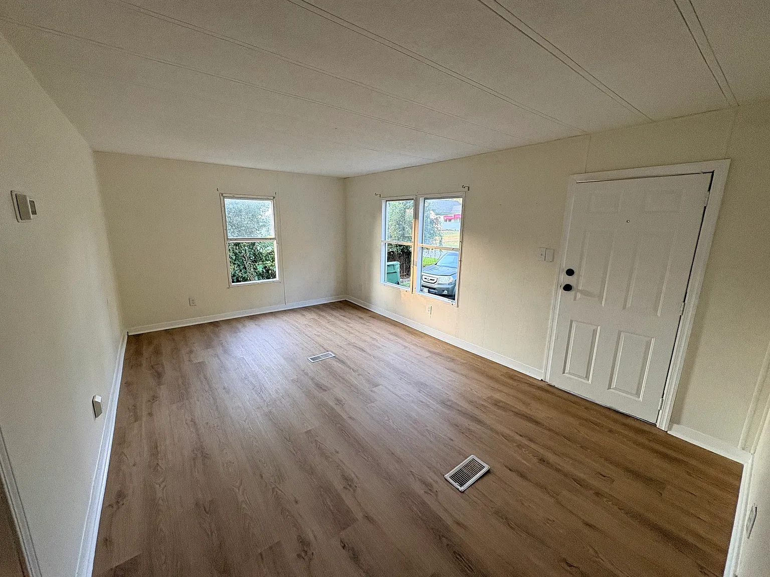 3 bed, 960 sqft, $1,540 — Photo 4