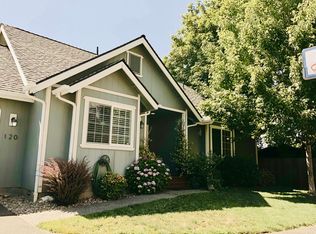 120 SW Verstappen Ln, Grants Pass, OR 97526