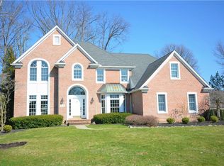 88 Fallen Oaks Ln, Amherst, OH 44001