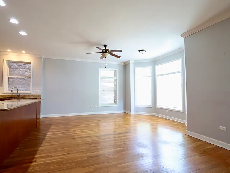 3150 S Prairie Ave #1 — Photo 3