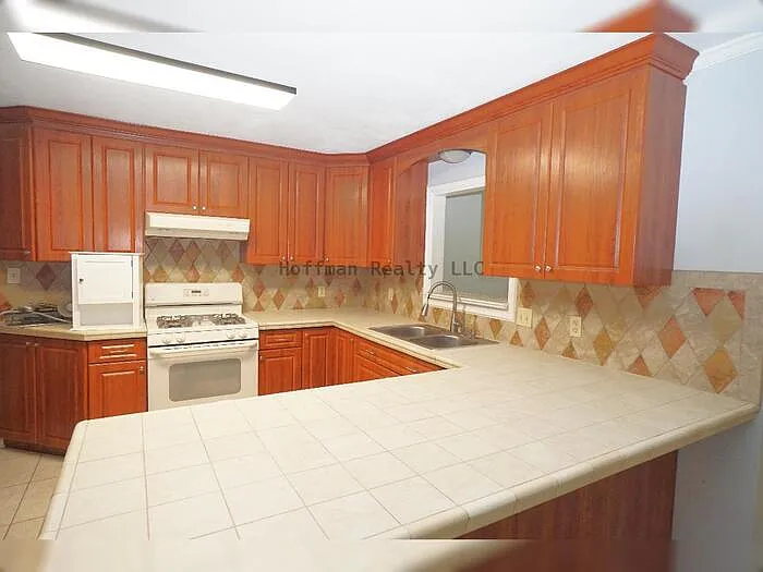 207 N Gomez Ave — Photo 4