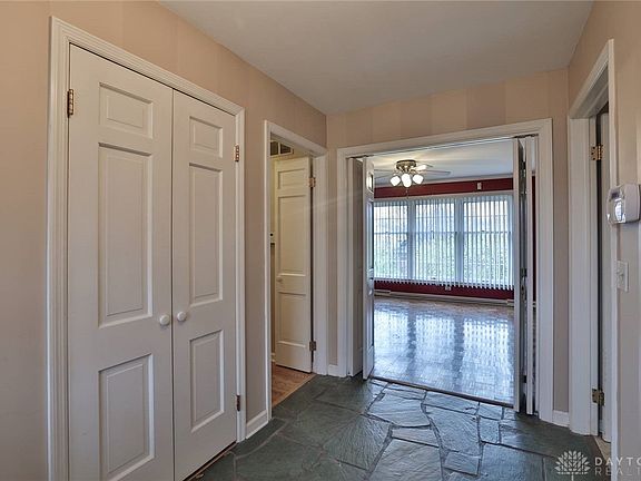 4th image of 306 Eastline Dr