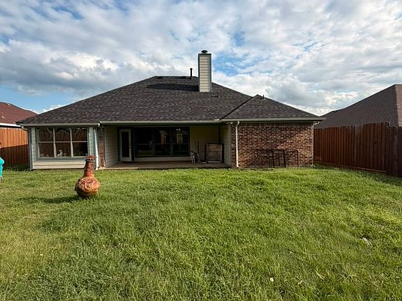 4th image of 1012 Porter Pl