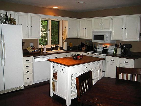 3rd image of 7332 Wildwood Ct