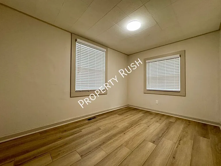 975 Beason Dr — Photo 12