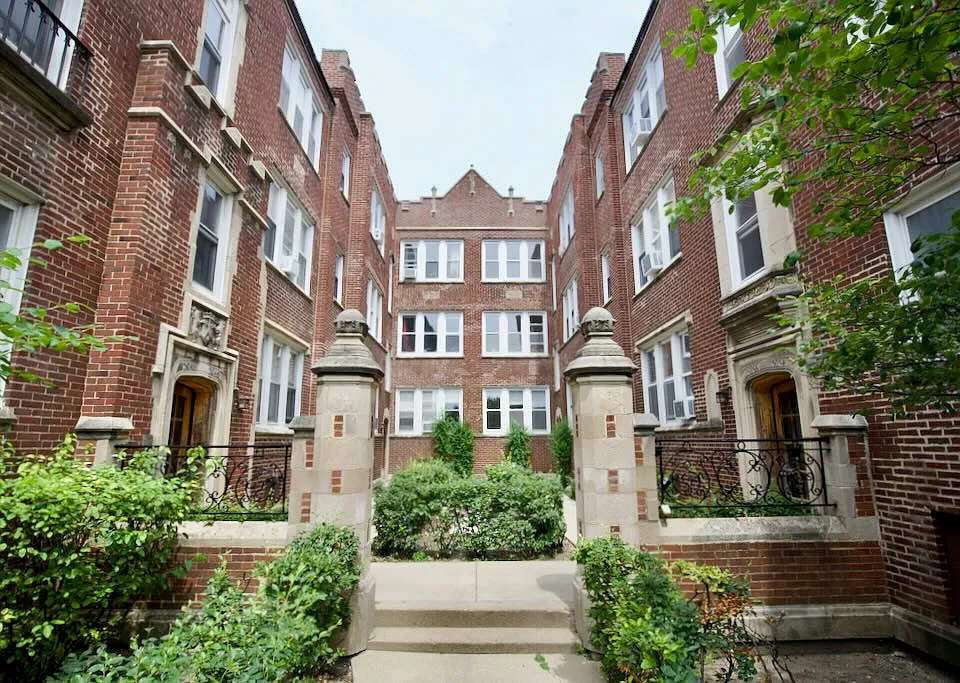 3040 W Wellington Ave #4