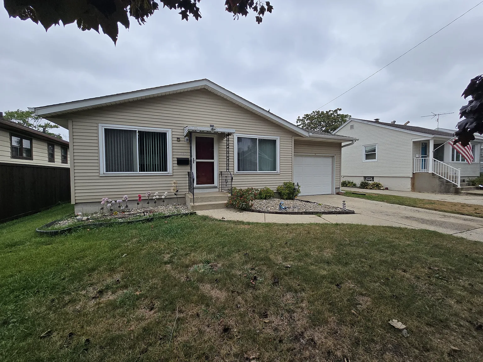 3 bed, 988 sqft, $1,600 — Photo 3