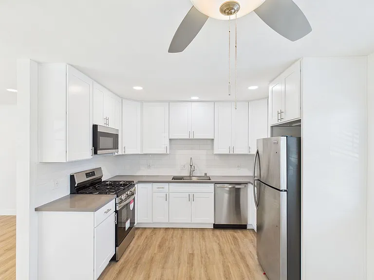 330 W I St — Photo 49