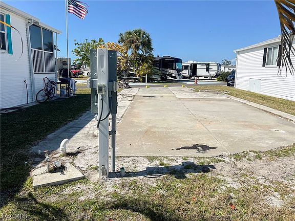 5th image of 19681 Summerlin Rd #495