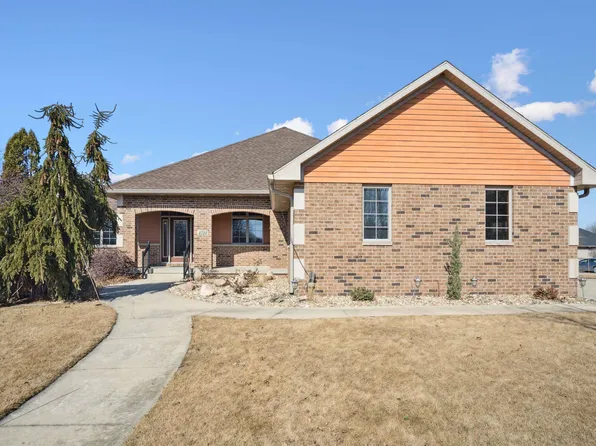 3723 Pheasant Dr, Cedar Falls, IA 50613