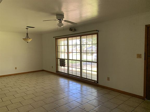 5th image of 305 E Pine St
