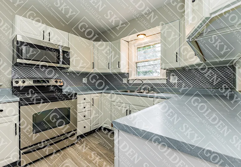 811 E Memorial Dr — Photo 4