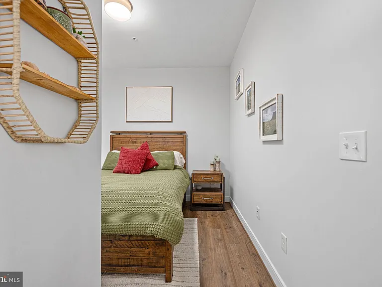 625 Slaters Ln #404 — Photo 37