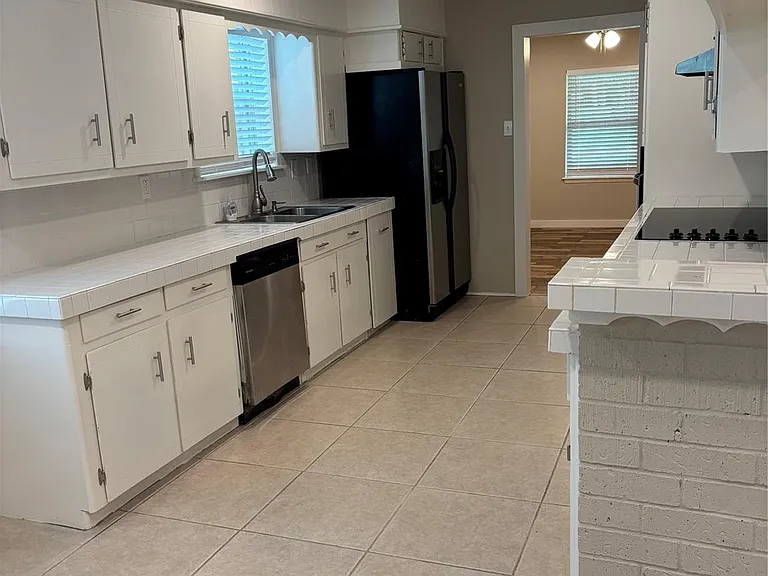 8049 Forest Hills Dr — Photo 15