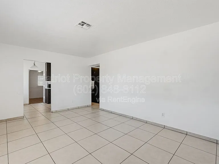 6701 N 33rd Ave — Photo 7