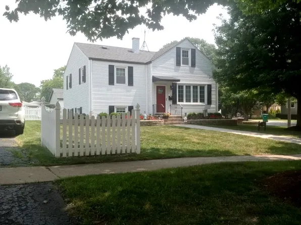 943 S Charlotte St, Lombard, IL 60148