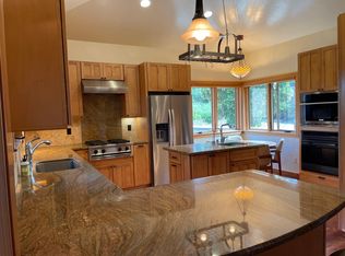 856 Martin Ln, Sebastopol, CA 95472