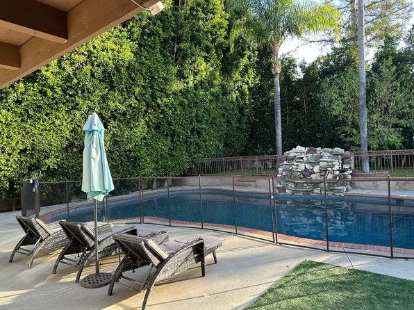 15354 Sutton St, Sherman Oaks, CA 91403