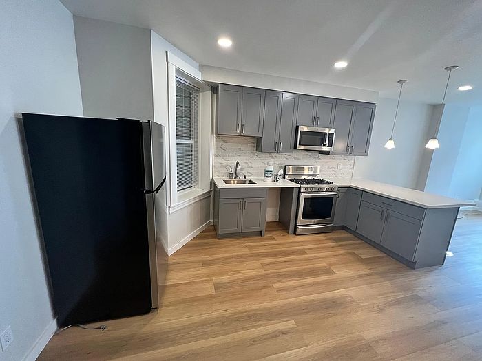 1st image of 426A 2nd Ave #1