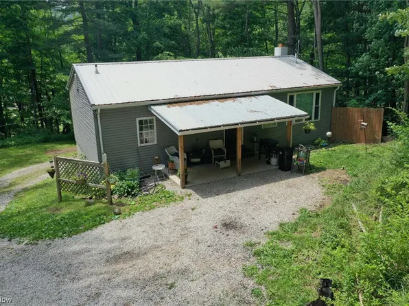 592 Harrington St, Glenmont, OH 44628