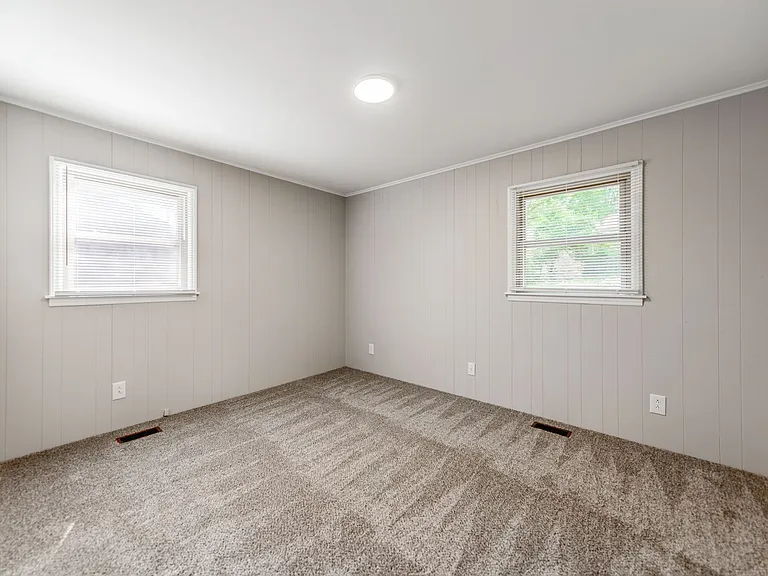 212 E Poplar St — Photo 10