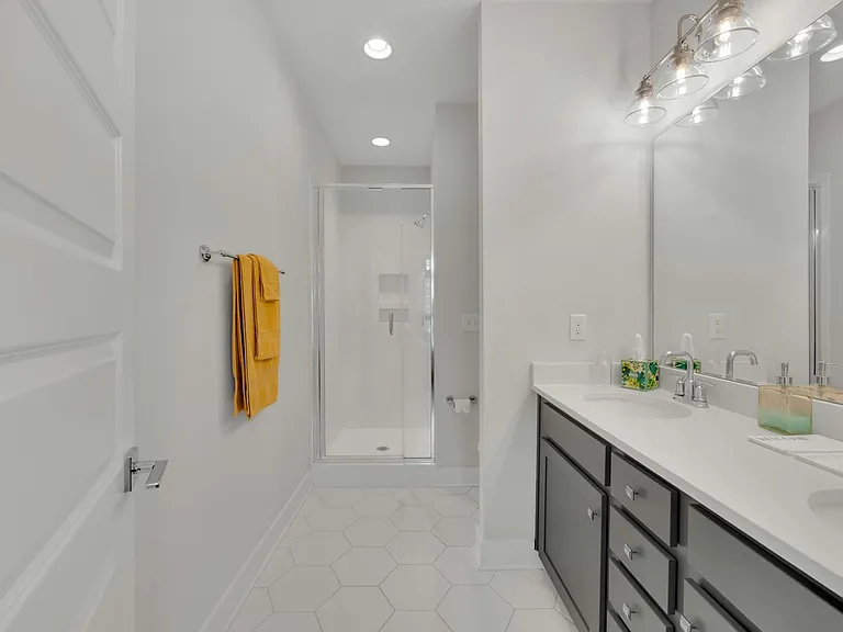 1005 E 36th St — Photo 20