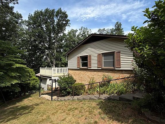 3rd image of 101 Pinecrest Ct