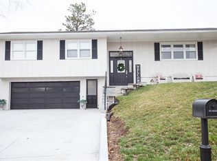 19 Bear Cir, Saint Joseph, MO 64506