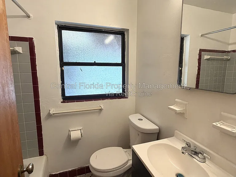 1624 Ferndell Rd — Photo 9
