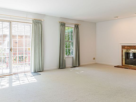 5th image of 1505 Broadmoor Dr Unit B