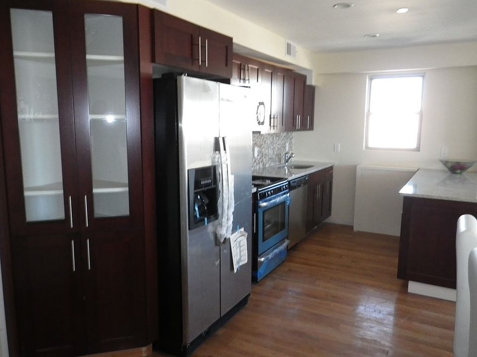 2nd image of 3015 Brighton 6th St #14
