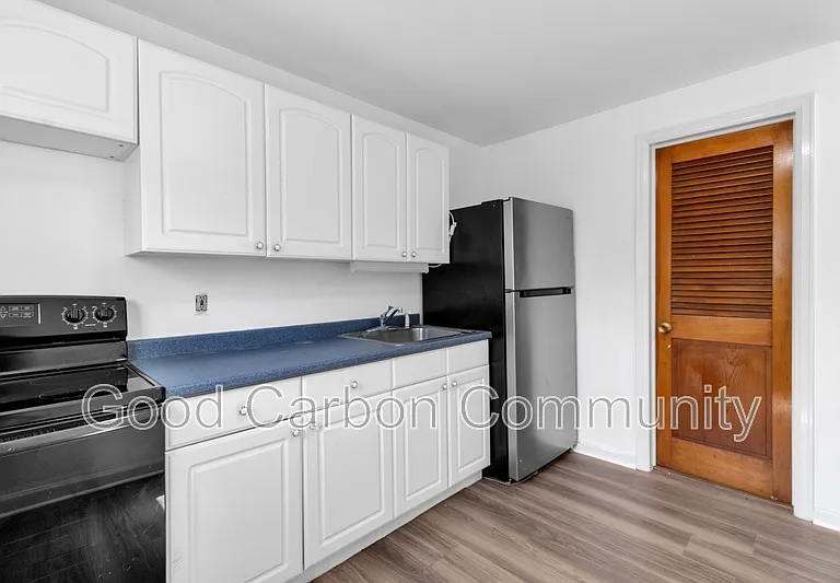 5752 Main St — Photo 3